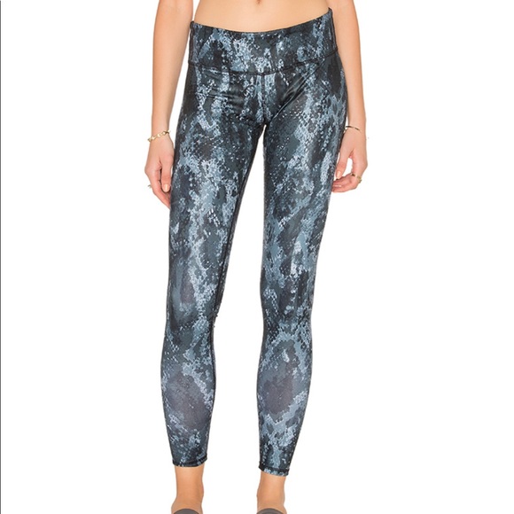 ALO Yoga Pants - Alo Yoga Airbrush Leggings Python, Small